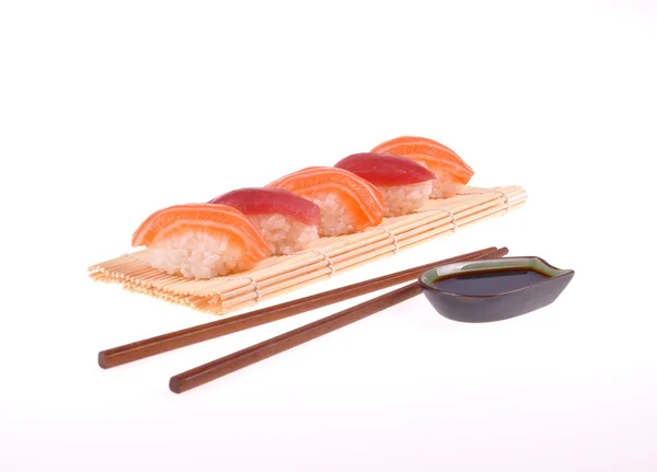 Sushi sobre fondo blanco — Foto de Stock