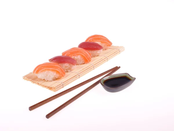 Sushi sobre fondo blanco — Foto de Stock