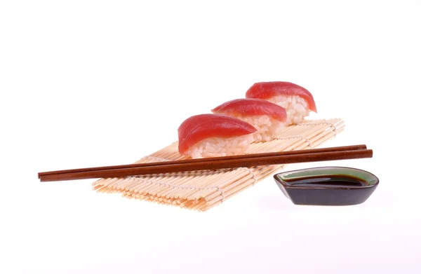 Sushi sobre fondo blanco — Foto de Stock