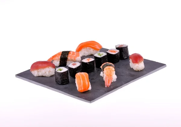 Placa de sushi sobre fondo blanco — Foto de Stock