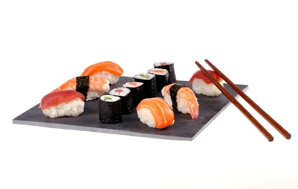 Placa de sushi sobre fondo blanco — Foto de Stock