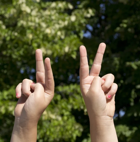 Mani che formano segno — Foto Stock