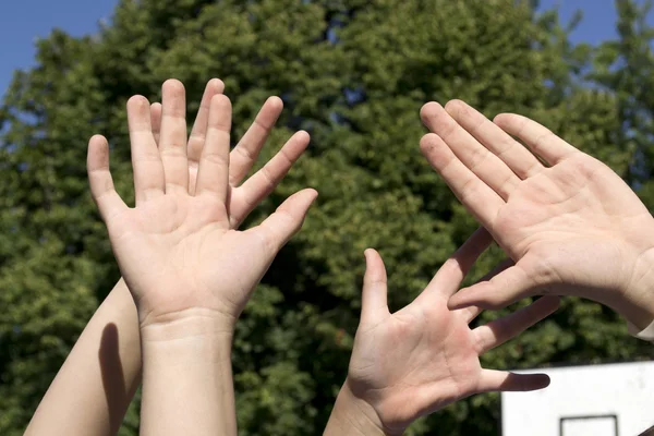 Mani che formano segno — Foto Stock