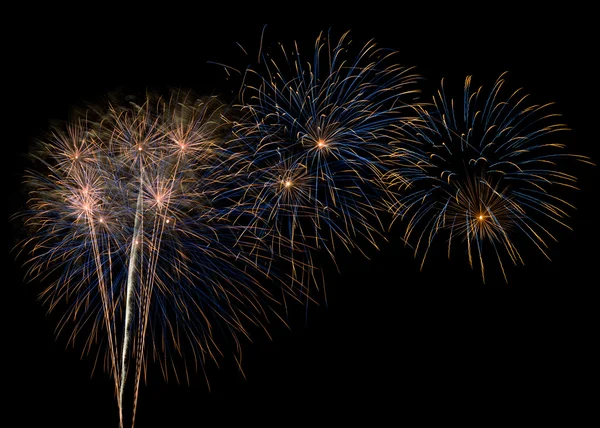 Buntes Feuerwerk am dunklen Himmel — Stockfoto