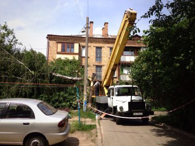 apartment house yakınındaki güçlü rüzgarlar etkilerini ortadan kaldırılması