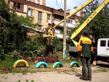 apartment house yakınındaki güçlü rüzgarlar etkilerini ortadan kaldırılması