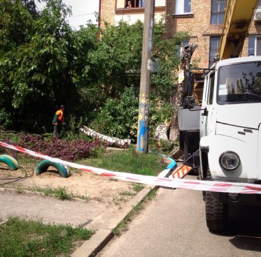 apartment house yakınındaki güçlü rüzgarlar etkilerini ortadan kaldırılması