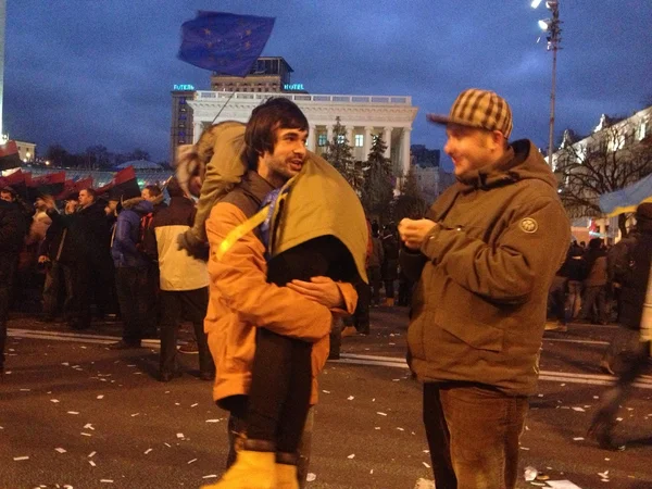 Protest voor de Europese integratie in Oekraïne. de bestorming van het presidentiële bestuur. euromaidan iv kiev. Majdan Nezalezjnosti — Stockfoto