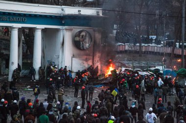 euromaidan, Kiev, Ukrayna, grushevskogo Caddesi. polisle kavga