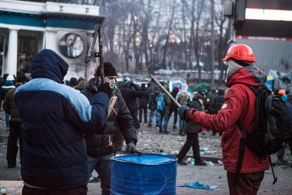 Euromaidan, м. Київ, Україна, Вулиця Грушевського. боротися з поліцією — стокове фото