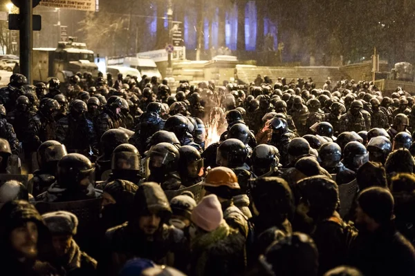 Euromaidan, Kyiv, Ukraine, Grushevskogo street. Fight with police — Stock Photo, Image