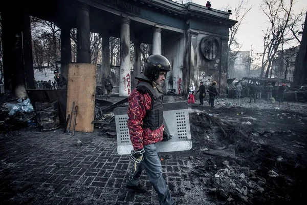 Перемир'я, припинення вогню, euromaidan, будівництво барикади, Грушевського — стокове фото