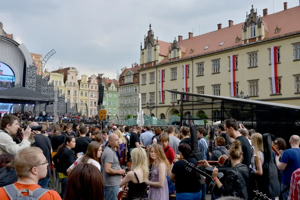 Мероприятие Guitar Guess World Record в Польше 1 мая 2014 года — стоковое фото