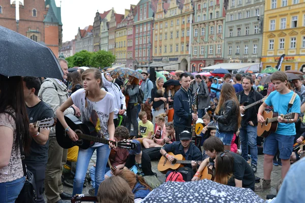 Мероприятие Guitar Guess World Record в Польше 1 мая 2014 года — стоковое фото