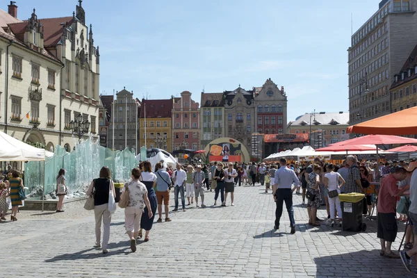 In the event "Europe on a Fork 2014" residents and tourists try different cuisines from around Europe on Juni 7, 2014. — Stock Photo, Image