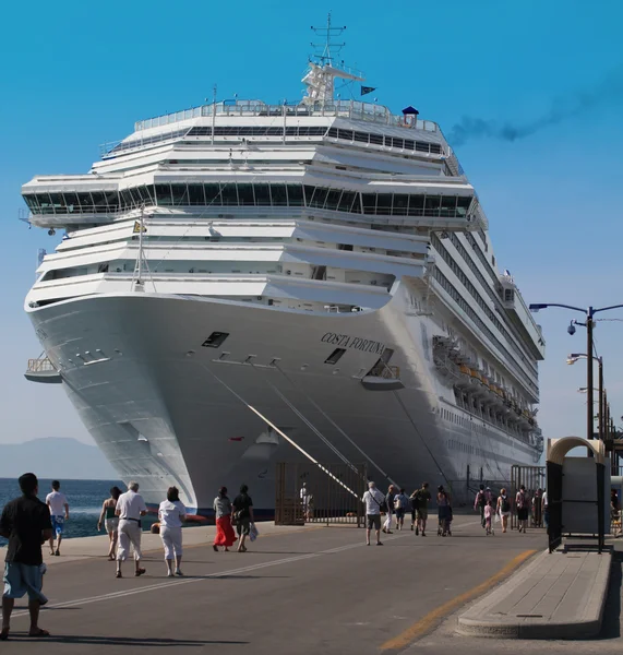 Passagiers naar cruise liner — Stockfoto