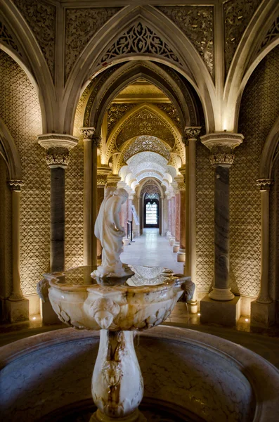 Krásná kašna na uvnitř monserrate v Sintře. Portugalsko — Stock fotografie