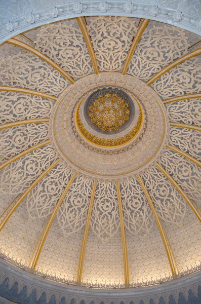 Bela cúpula dentro de Monserrate em Sintra. Portugal Fotos De Bancos De Imagens