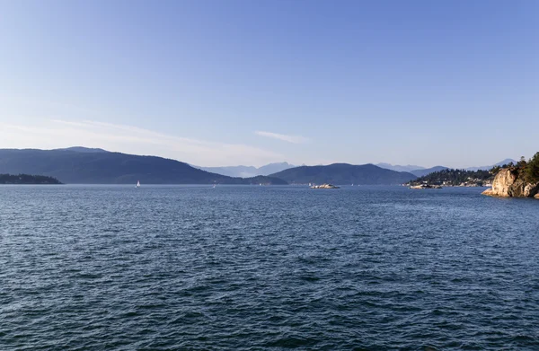 Sky, Mountains, Ocean — Stock Photo, Image