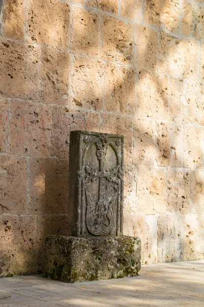 Khachkar är huggen minnessten. — Stockfoto