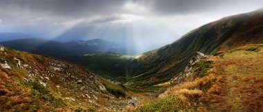 sonbahar sabahı Dağı Yaylası peyzaj (Karpat, Ukrayna)