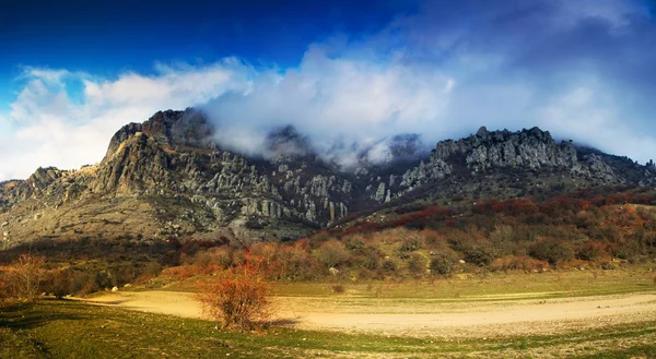 秋天的庐山。demerdji，克里米亚、 乌克兰 — 图库照片