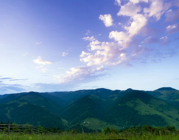 Paysage de plateau montagneux du soir (Carpates, Ukraine ) — Photo