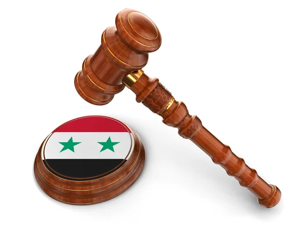 Mallet de madeira e bandeira síria — Fotografia de Stock