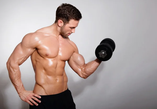 Bonito muscular jovem — Fotografia de Stock