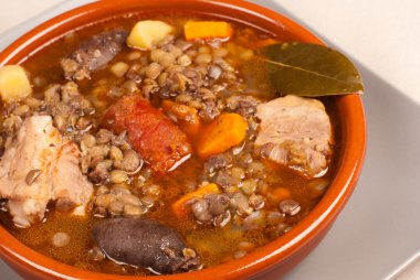 İspanyol Mercimek yahnisi