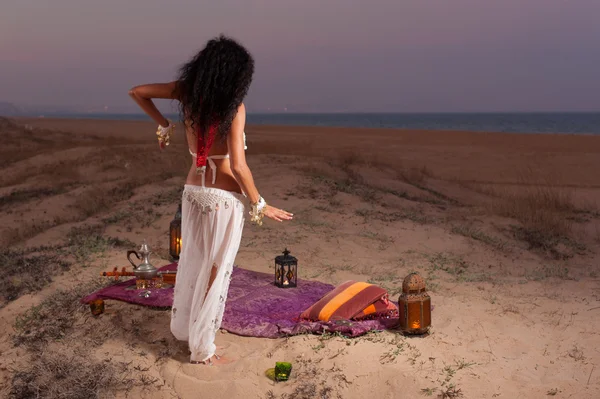 Dancing on a dune — Stock Photo, Image