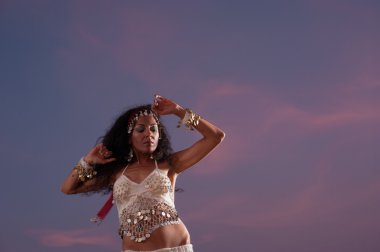 dansçı akşam gökyüzü