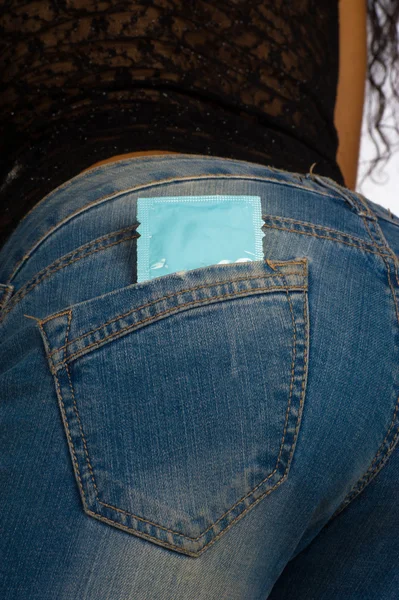 Kondom in der Tasche — Stockfoto