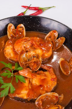 Deniz mahsulleri güveci