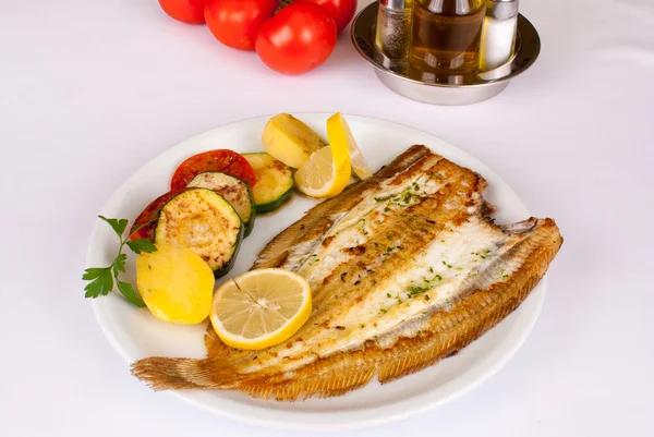 Middelhavsgrillet fisk – stockfoto