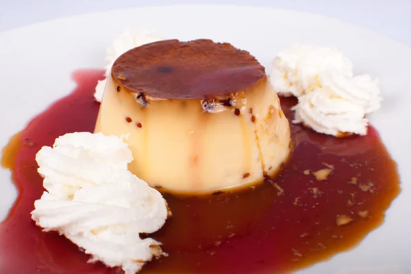 Flan en salsa afrutada — Foto de Stock