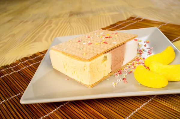 Ice cream sandwich — Stock Photo, Image