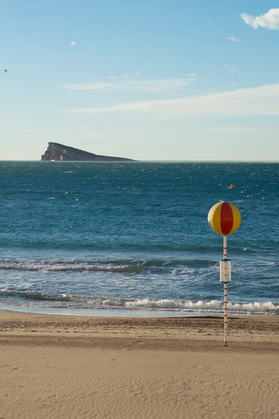 Plage et île de Benidorm — Photo