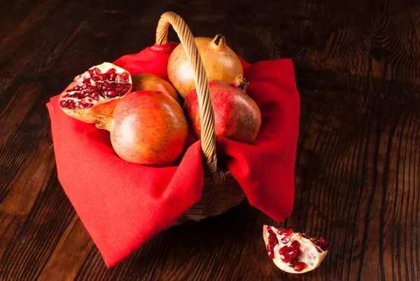 Pommegranates stilleben — Stockfoto