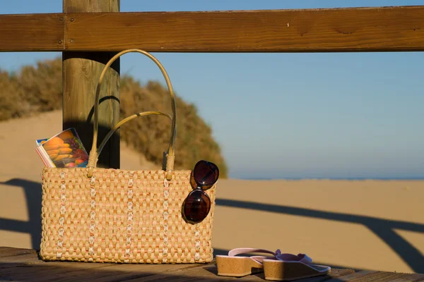 Handbag on the beach — Stock Photo, Image