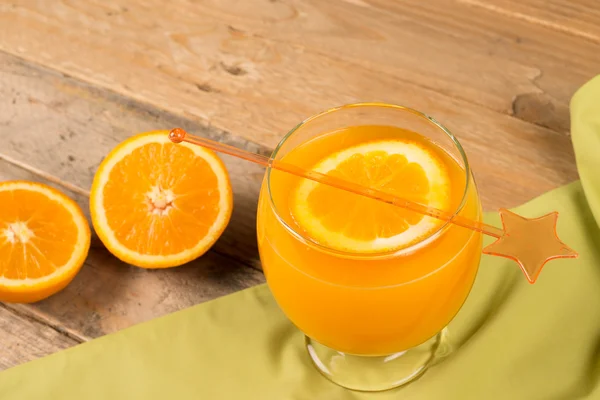 Szklanka soku pomarańczowego — Zdjęcie stockowe