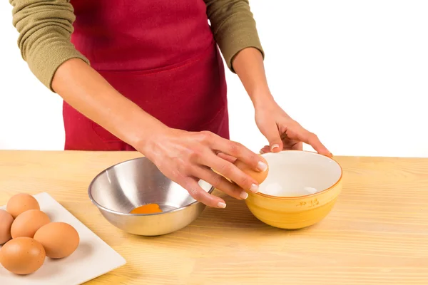 Breaking an egg — Stock Photo, Image