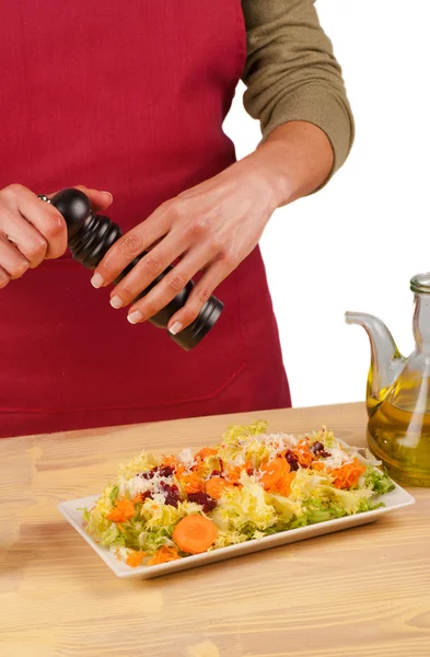 Перец на свежем салате — стоковое фото