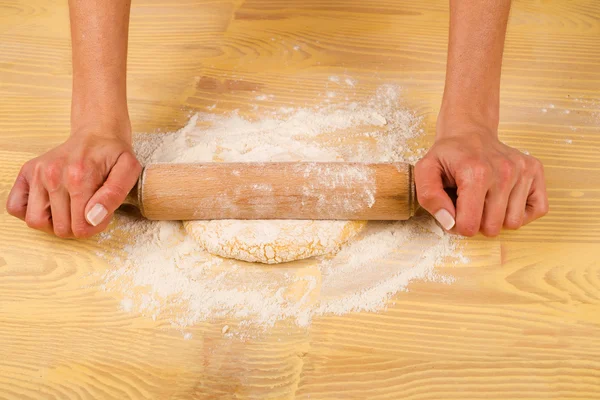 Working with a rolling pin — Stock Photo, Image