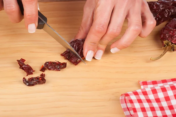 Chopping dried peppers — Stock Photo, Image