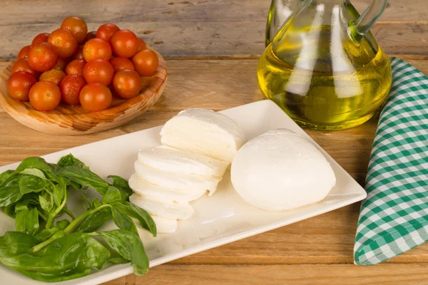 Mozzarella peyniri ile pişirme — Stok fotoğraf