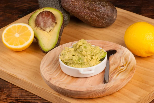 Preparing guacamole — Stock Photo, Image