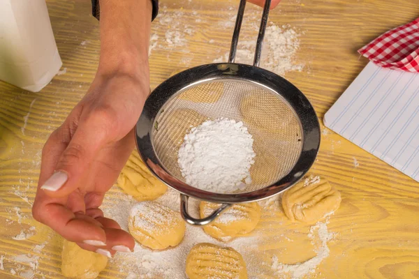 Moučkový cukr na soubory cookie — Stock fotografie