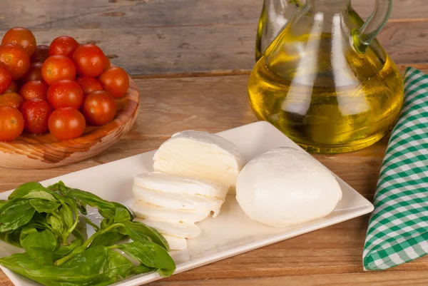 Cooking with mozzarella — Stock Photo, Image