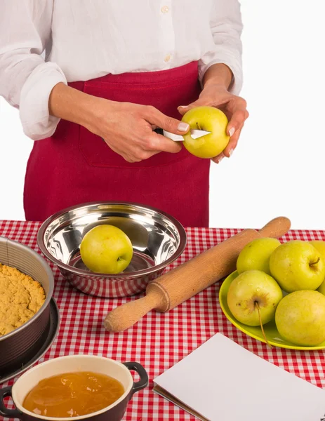 Äpfel schälen für Kuchen — Stockfoto